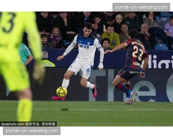 镜头回放：一次争议界外球判罚，中断了巴列卡诺即将形成的致命反击